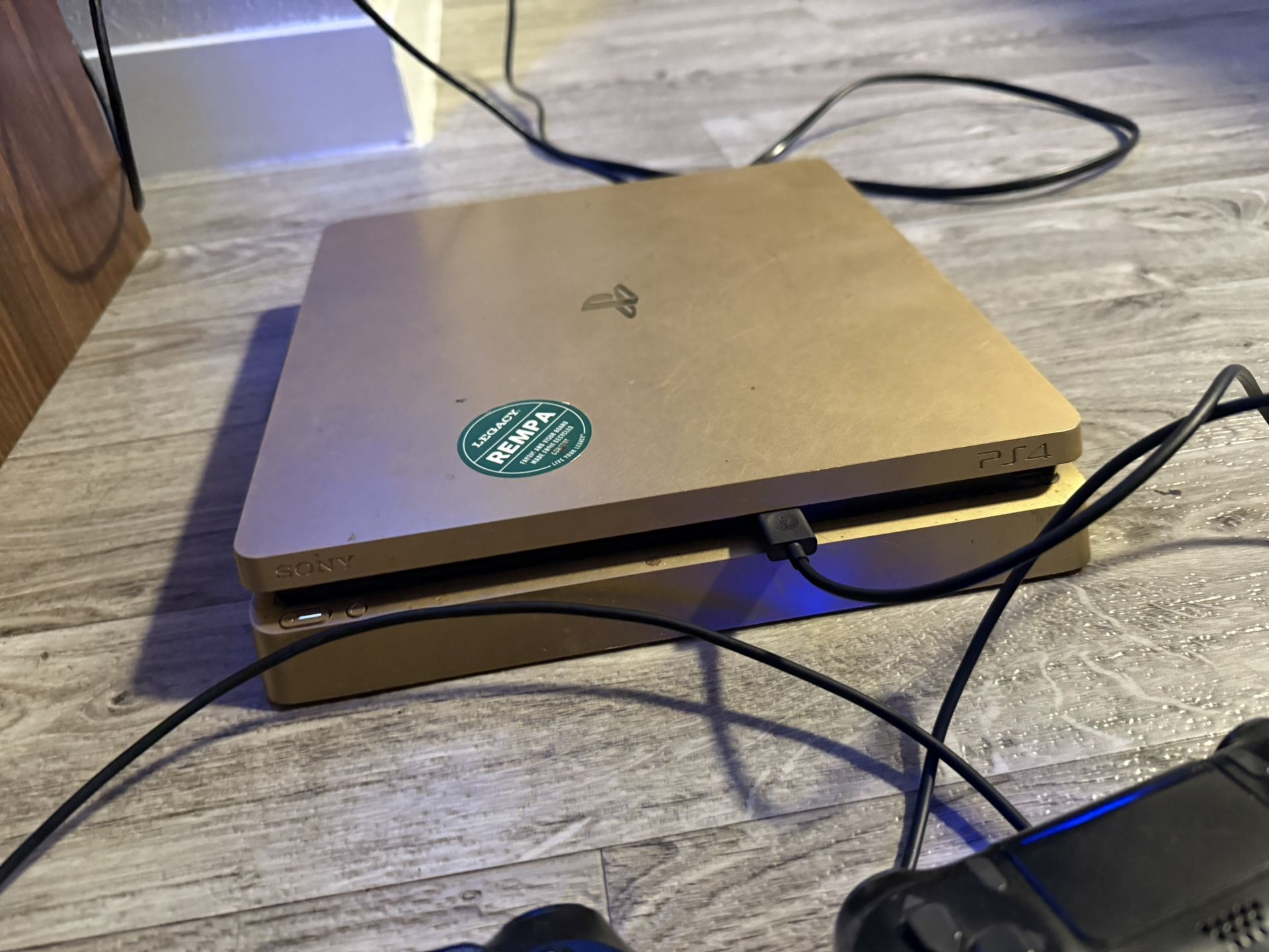 PS4 Gold Slim