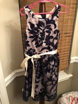 PRETTY LITTLE GIRL DRESS SIZE 8