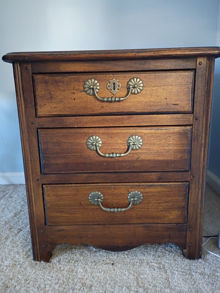 End Table/Night Stand