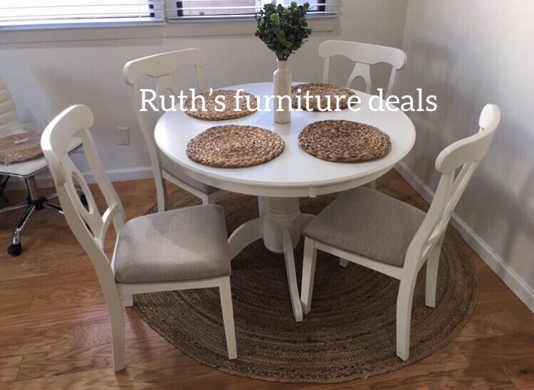 Cute 5 pc Dining Table Set