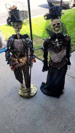 Halloween Skelton Couple