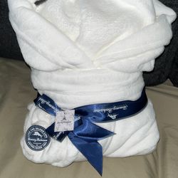 Tommy Bahama Sherpa Blanket & Robe