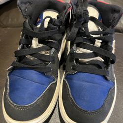 Tennis Nikes Size 1y 