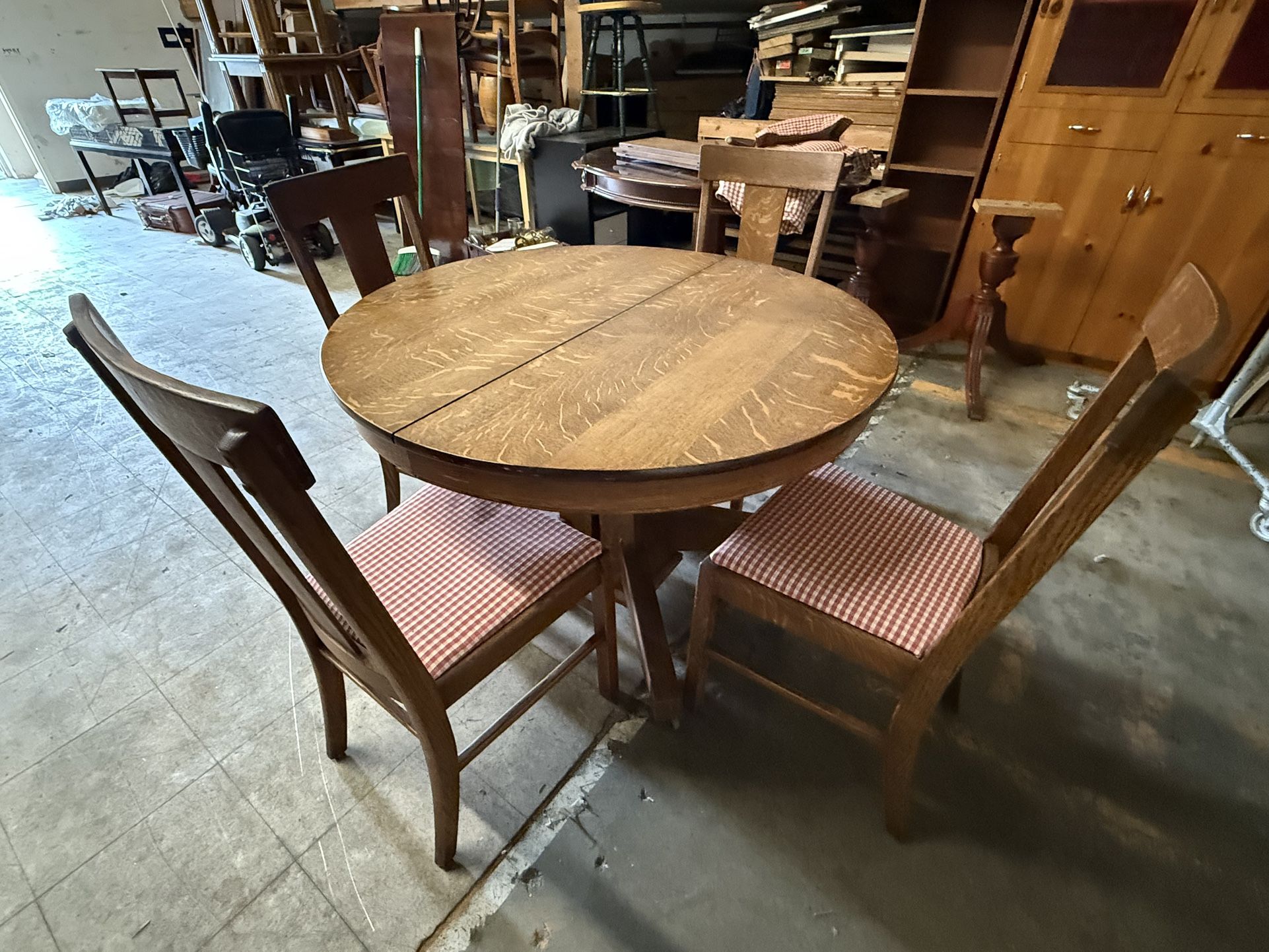 Beautiful Vintage Solid Wood Table With Six Chairs And Three Leaves