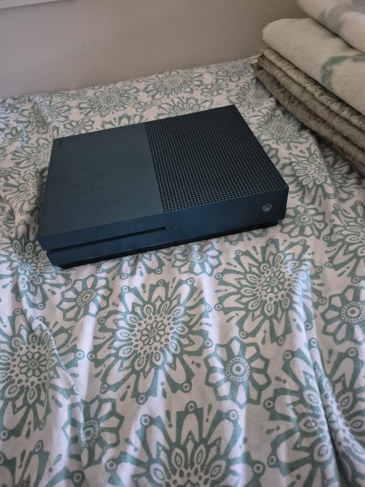 Xbox One S Blue