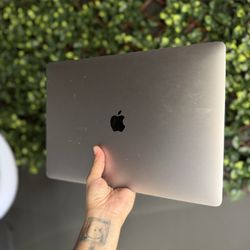 2017 MacBook Pro 16gb - 15” 