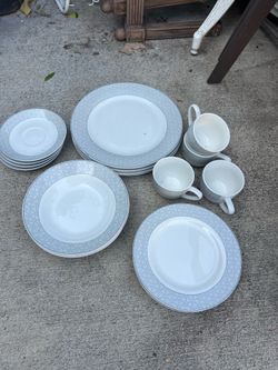 Dishes set 10 Dlrs