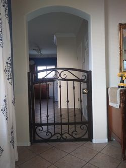 Gate
