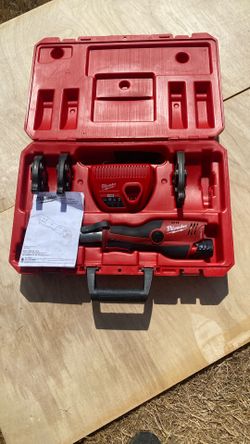 Milwaukee Press Tool 2473-20. Set