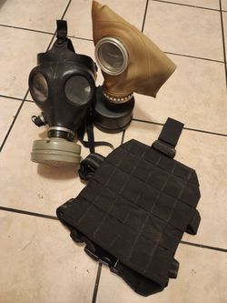 Tactical Gas Masks with Filters & MOLLE Leg Rig Pouches