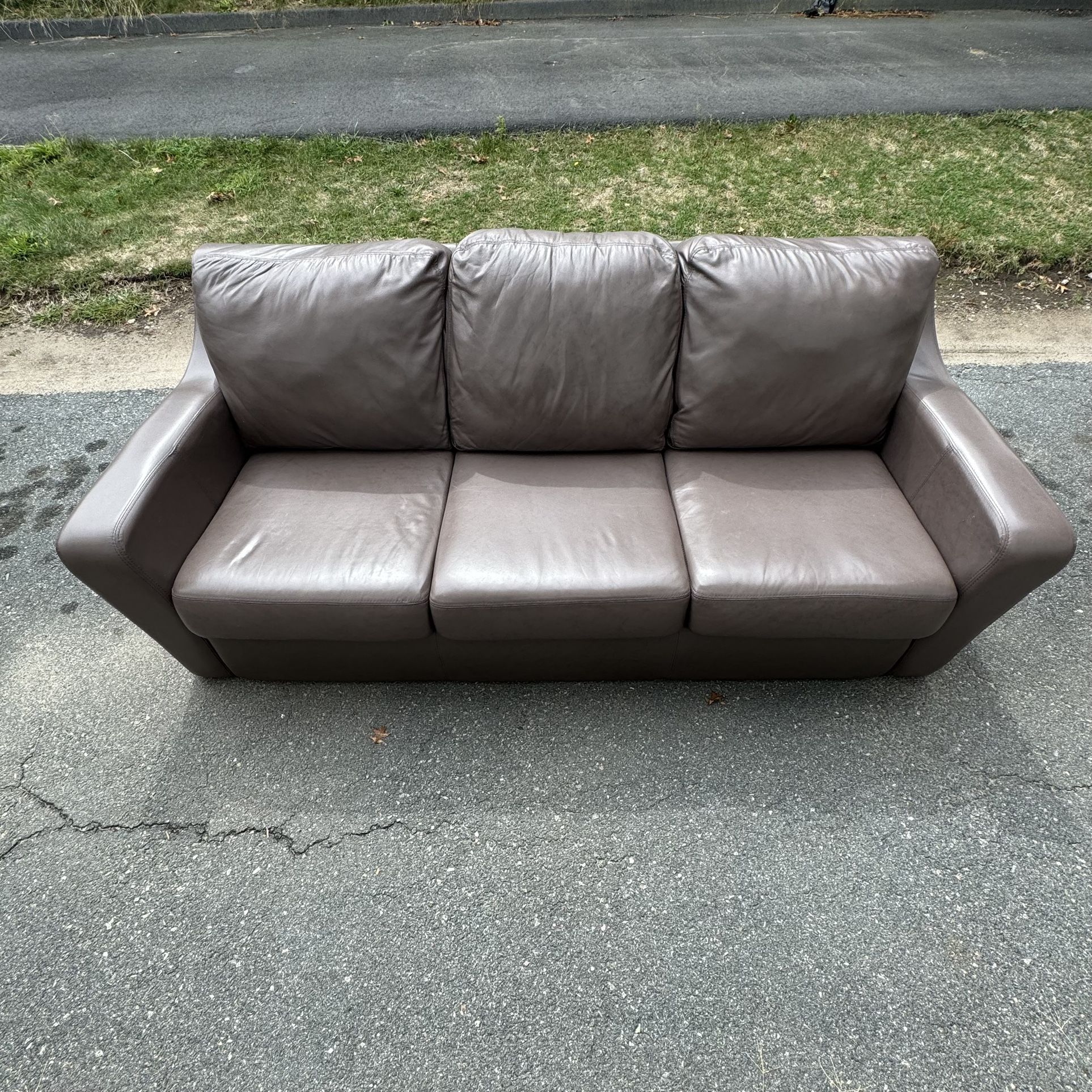 Jordan’s Furniture Leather Couch Brown 6FT **WILL TAKE OFFERS**