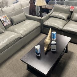 Beautiful Leather Sofa &Loveseat✨💛 Easy Financing Available ✨✅