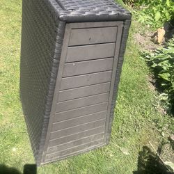 Brown Resin Tall Bin.  Kate Spade And Metsl Plsnt Stand 
