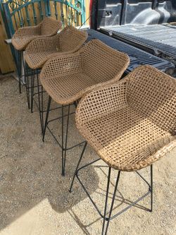 Set of 4 Wicker Bar Stools with Metal Legs