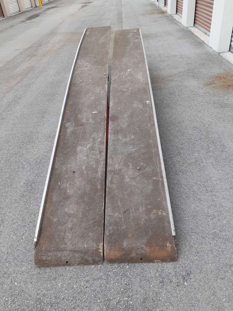 16 ft fiberglass 5000 lb car loader ramps - Gd Cond