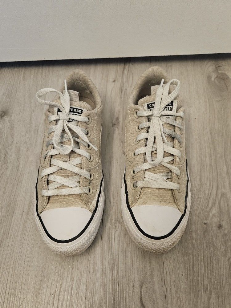 Women's Converse Chuck Taylor All Star shoes - size 7.5