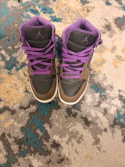 Air Jordan 1 Mid purple mocha Size 7