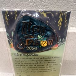 Disney Collectors Pin (Light Up The Season 2024)