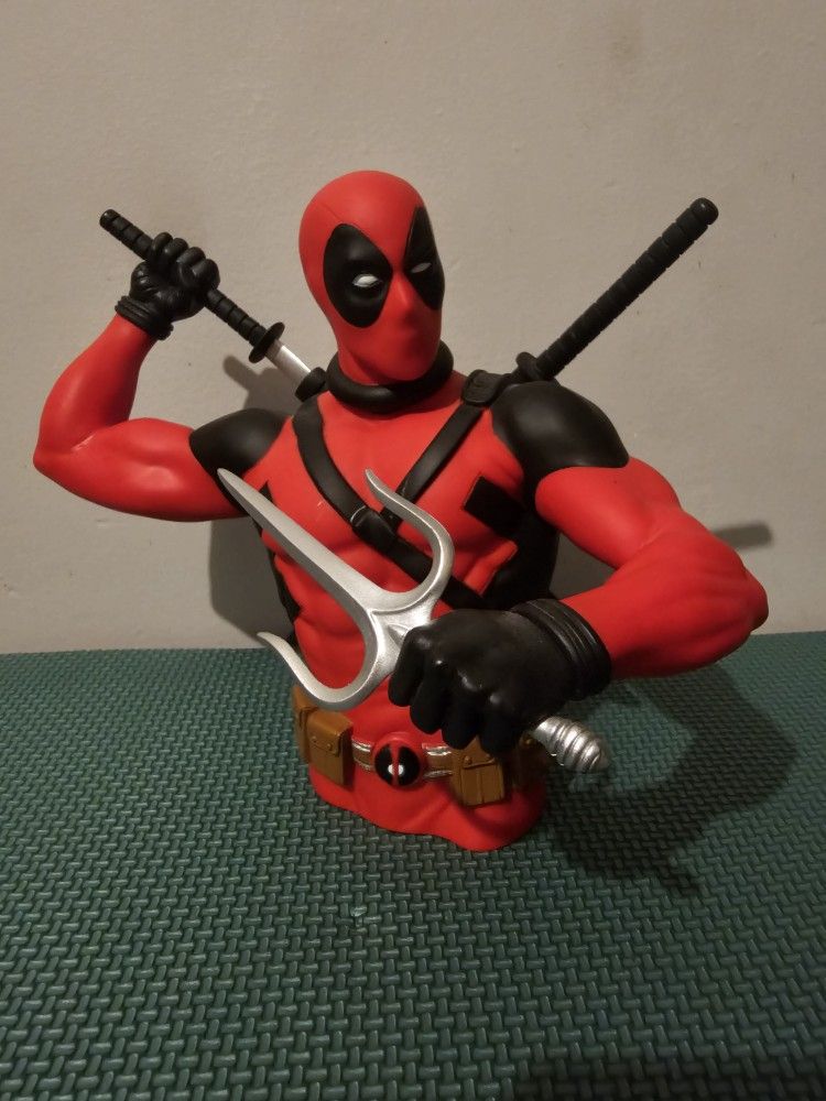 Deadpool Top Bust Piggy Bank Action Figure