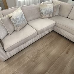 Cream Sectional Sofa - Excellent Conditions