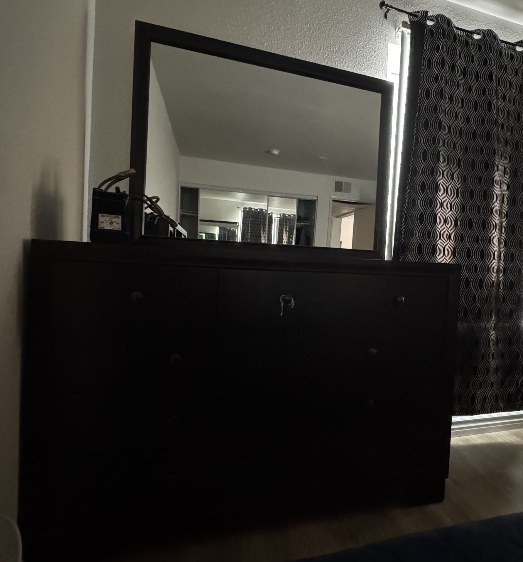 Dresser With Mirror