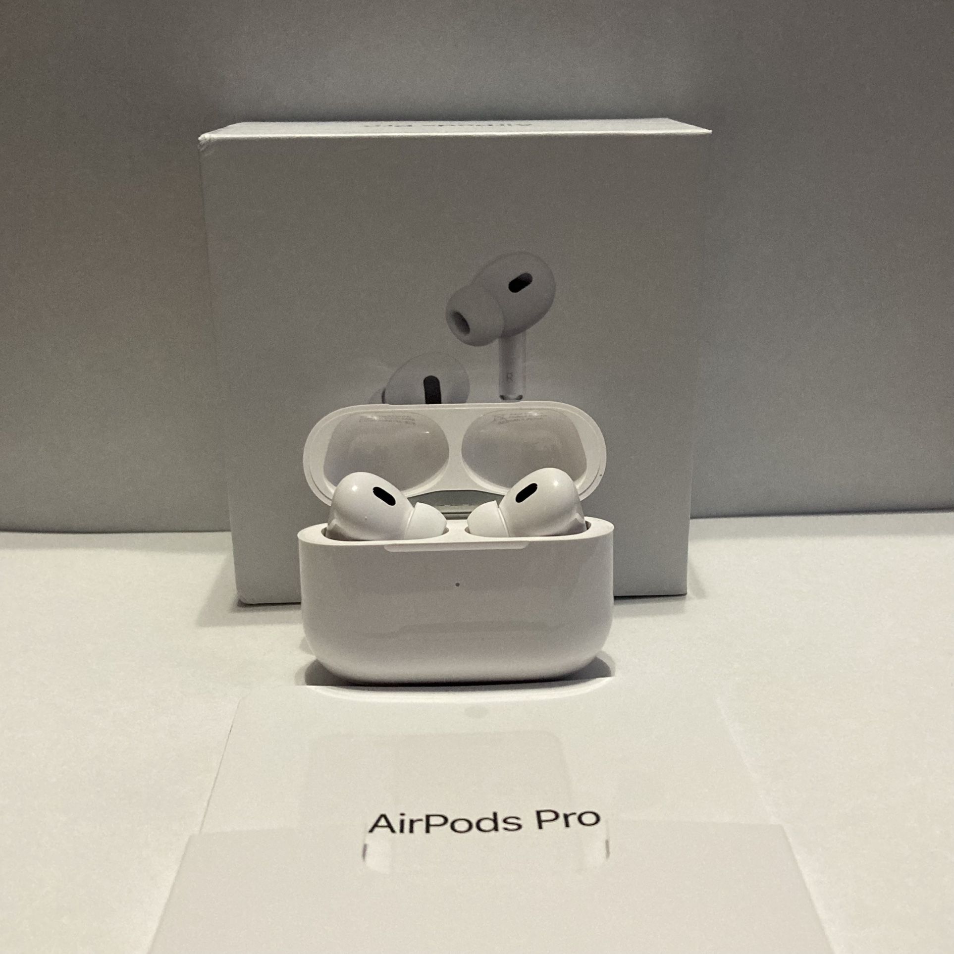 Apple AirPods Pro 2nd Generation Active Noise Cancelling USB-C New!!