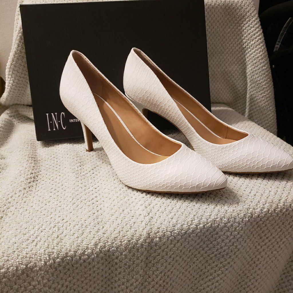 I.N.C White faux snake skin heels size 9
