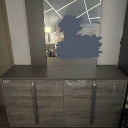 Bedroom Dresser With Mirrors/ Bedroom Nightstands With Lamps