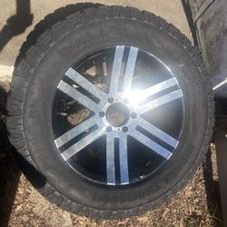 rim and tire 35/12,5 R20 LT