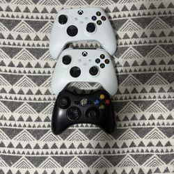 Xbox Series S And 360 Controllers