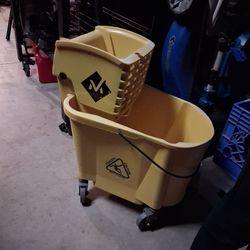 Mop bucket