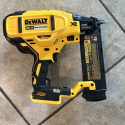 Brushless 18ga X-rays Dcn680