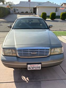 2001 Ford Crown Victoria