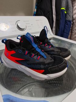 Under Armour Grade School shoes 3.5Y