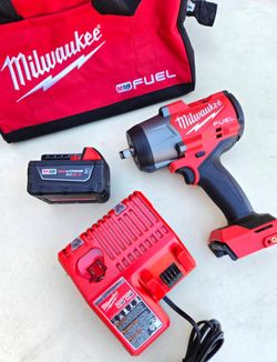 Milwaukee 18V FUEL 1/2in High Torque Impact Wrench KIT
