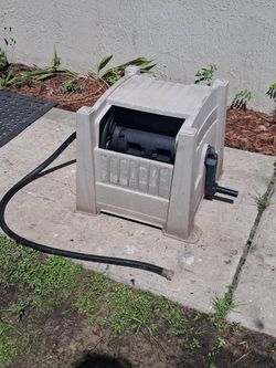 Suncast Hose Roller
