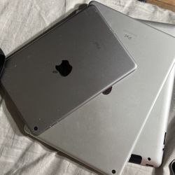 3 iPads 
