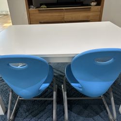 Kids’ Bounce Cantilever Chairs