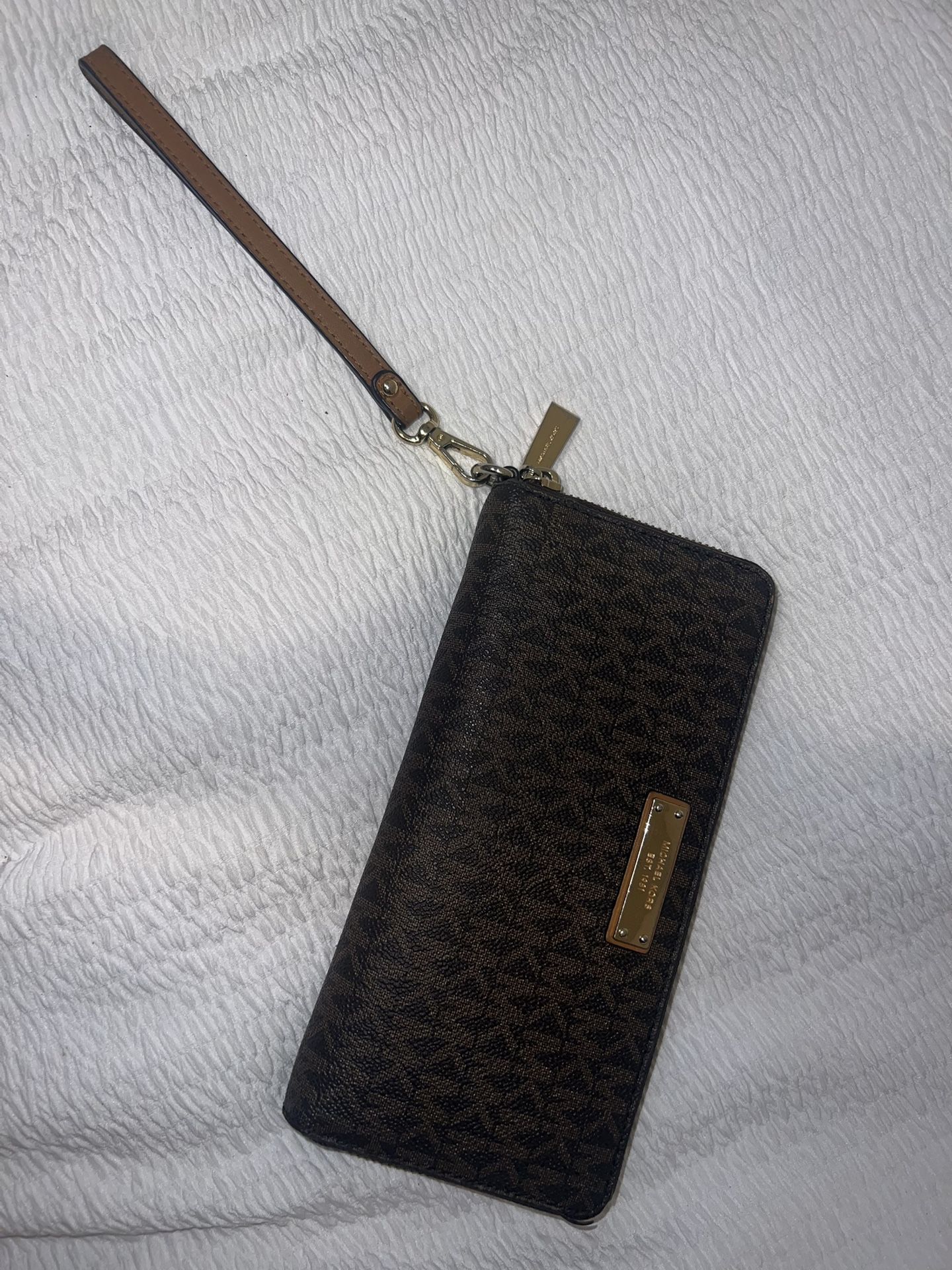 michael kors large wristlet wallet