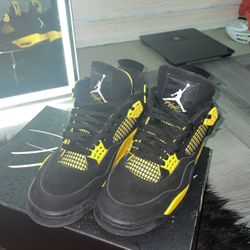 Jordan 4 Retro thunder With Box