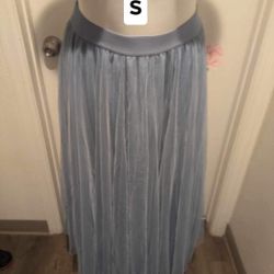 New Women’s Skirt Size Small 