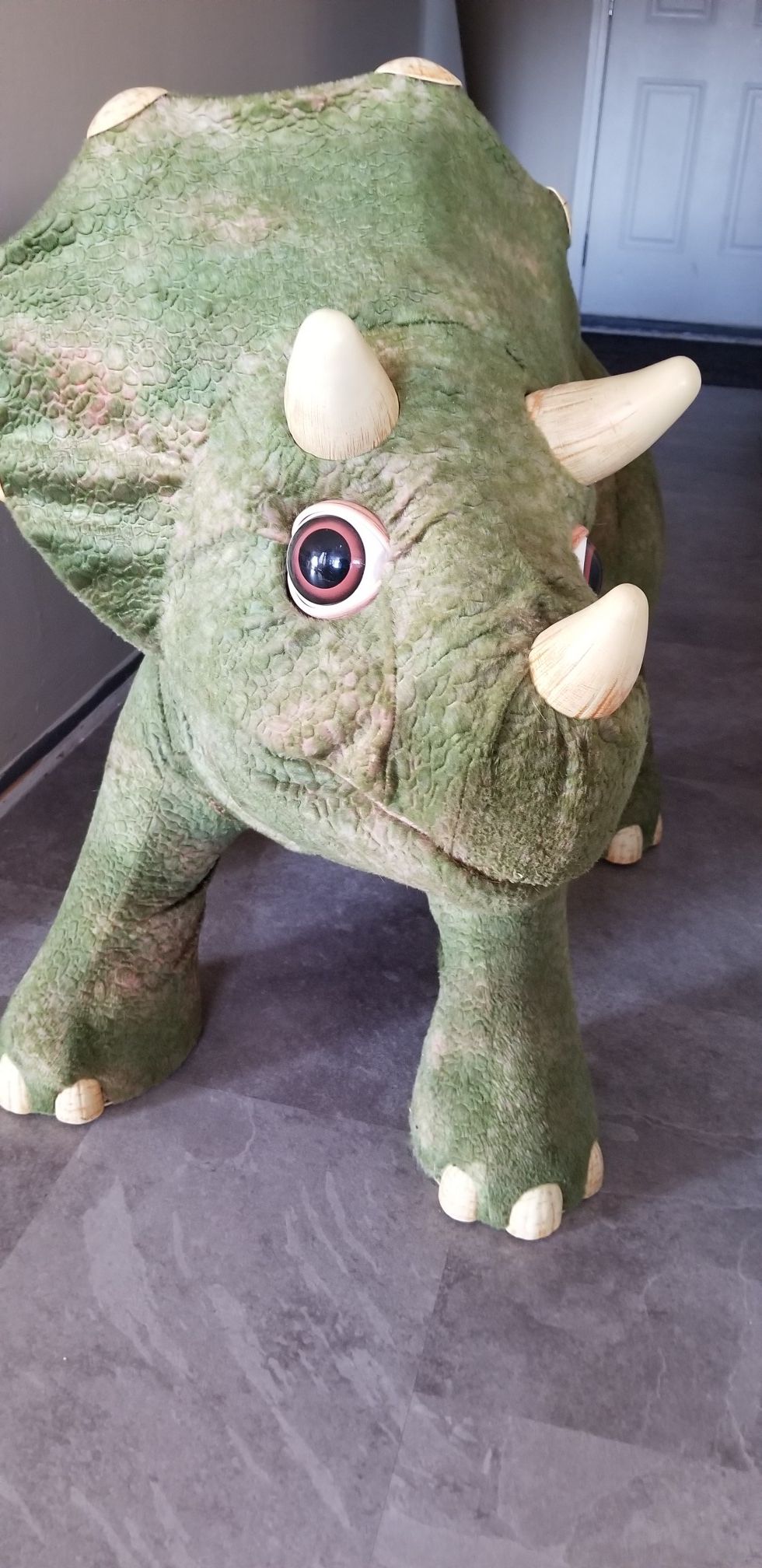 Kota ride on dinosaur Triceratops Playskool