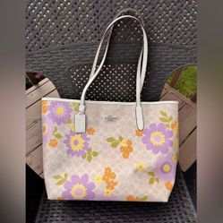 COACH. Shoulder Tote Bag. BRAND NEW. 