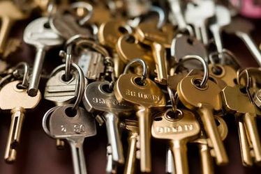 Door key unlocker