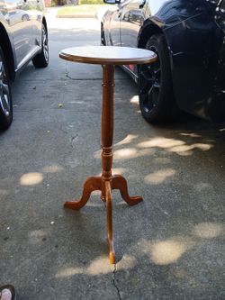 Vintage-Style Round Wooden Pedestal Plant