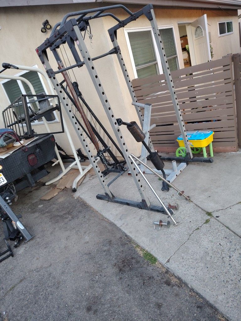 Delivery Available - Fitness Reality Full Cage Squat Rack Pull Machine Low Row Floor cable All Rubber Feet