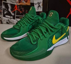Authenticity Guarantee
Nike Sabrina 2 Oregon Green Yellow Womens Size 9.5