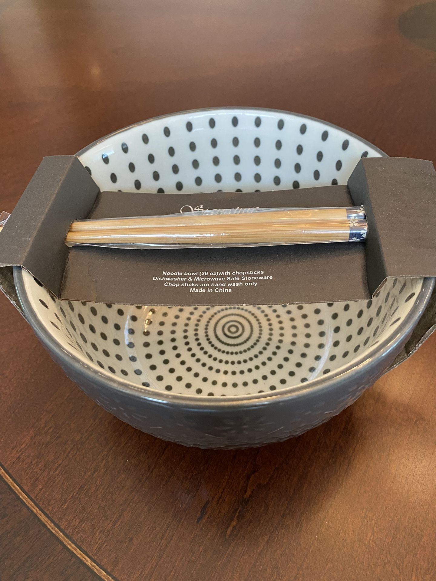 Brand New 26 Ounce Noodle Bowl With Chopsticks