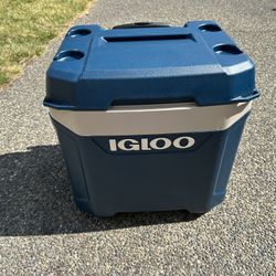 IGLOO 60 Quart Wheeled Cooler