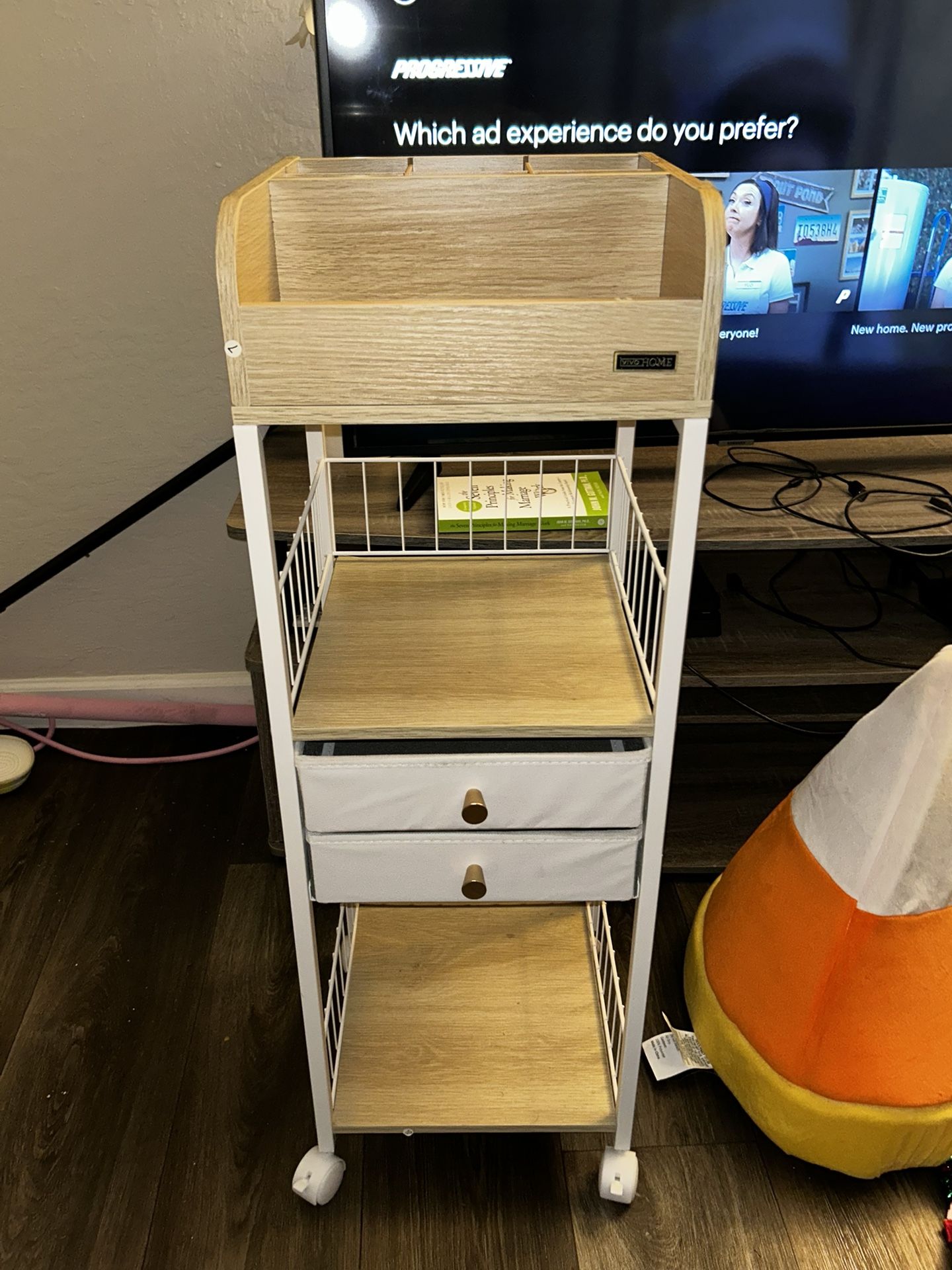Rolling Makeup Storage